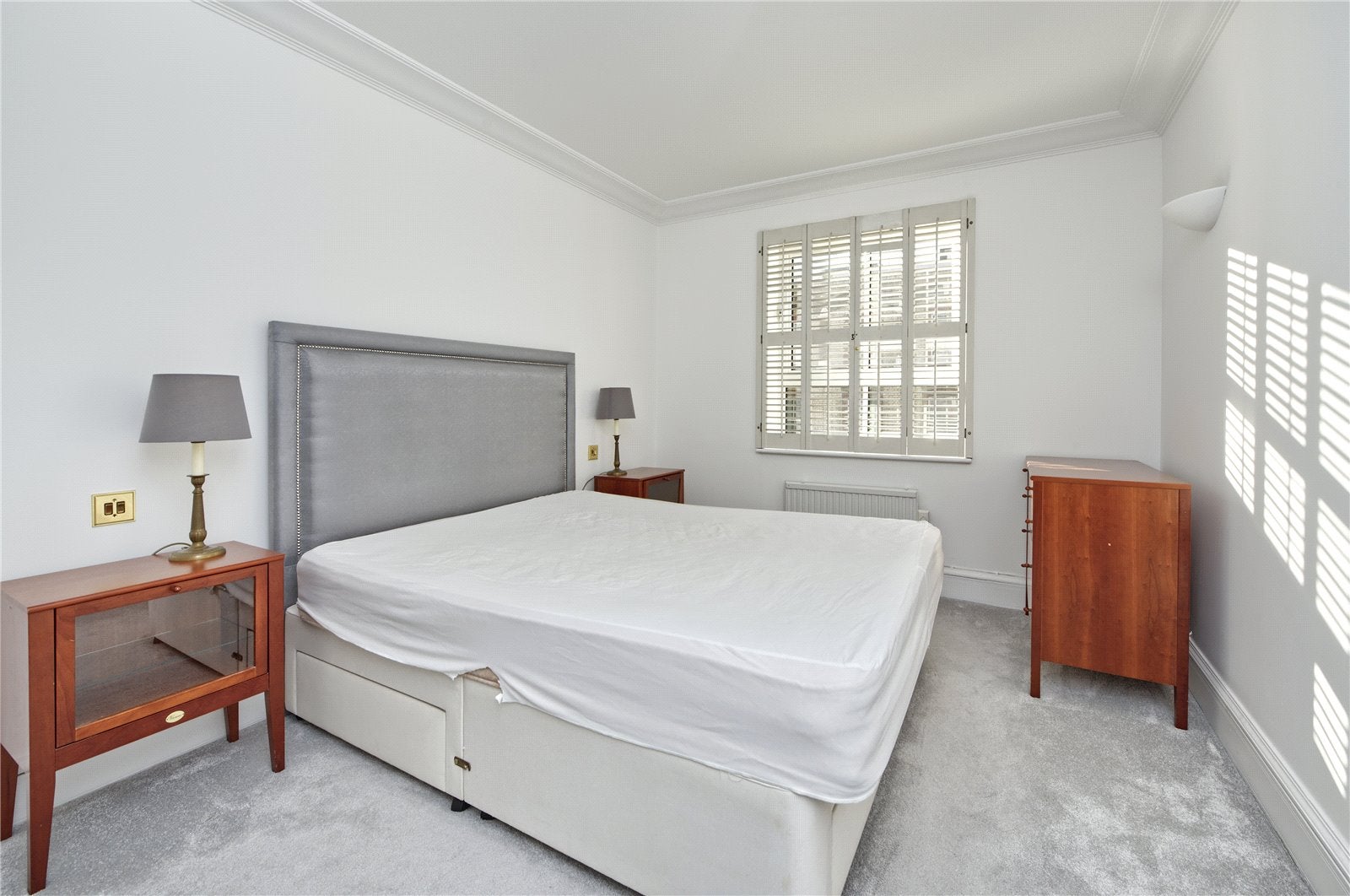 Flat Scarsdale Place in Greater London