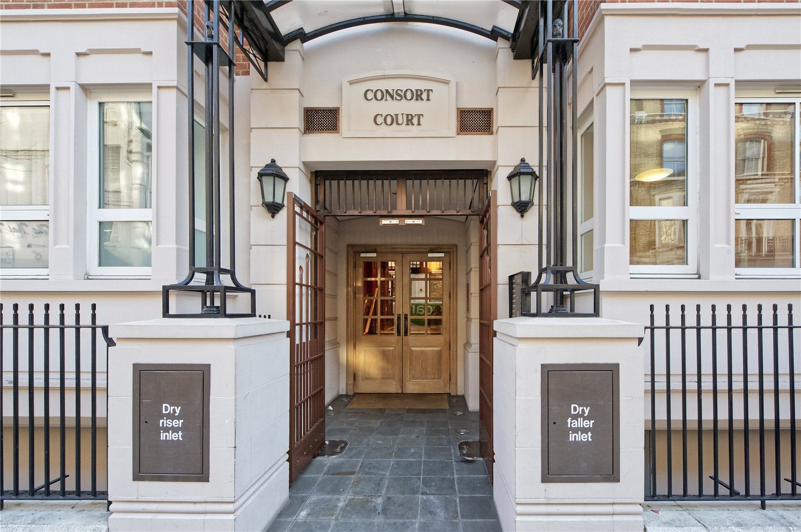 Flat Scarsdale Place in Greater London