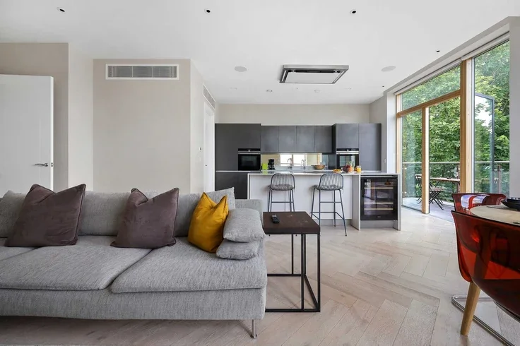 Flat Finchley Road in Greater London