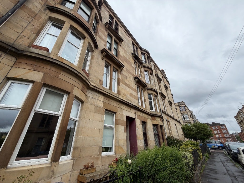 Room Dumbarton Road in Glasgow