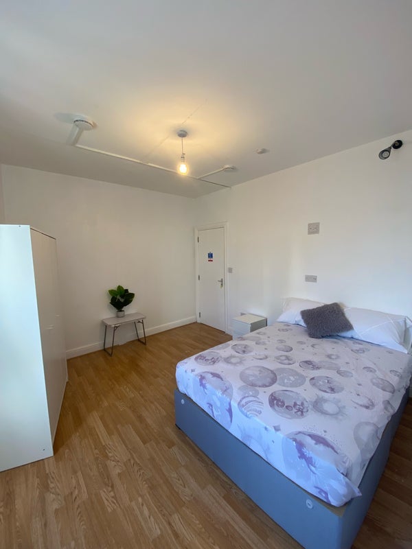 Room Springfield Road in Greater London