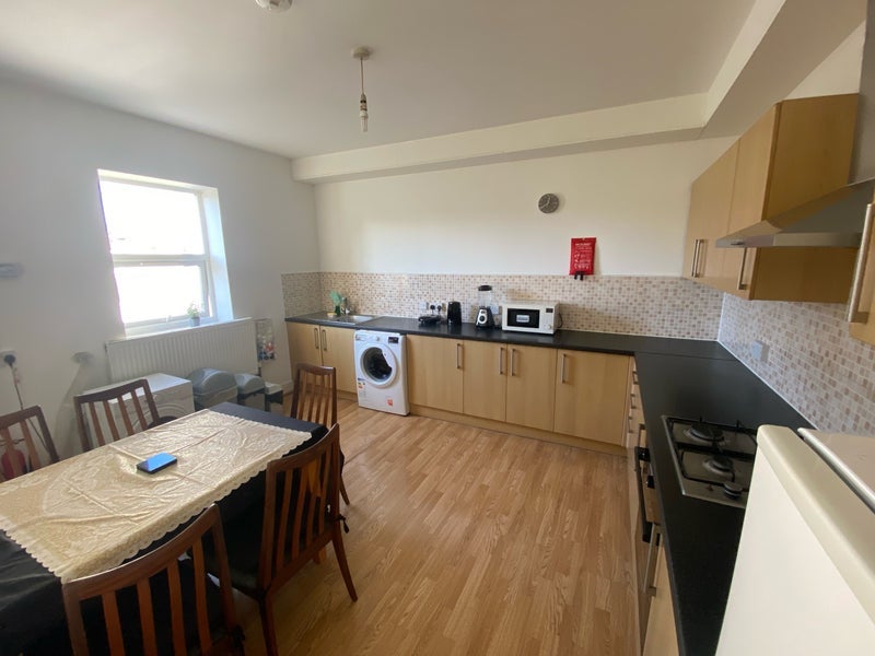 Room Springfield Road in Greater London
