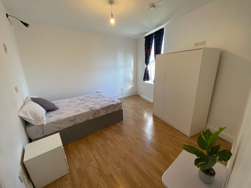 Room Springfield Road in Greater London
