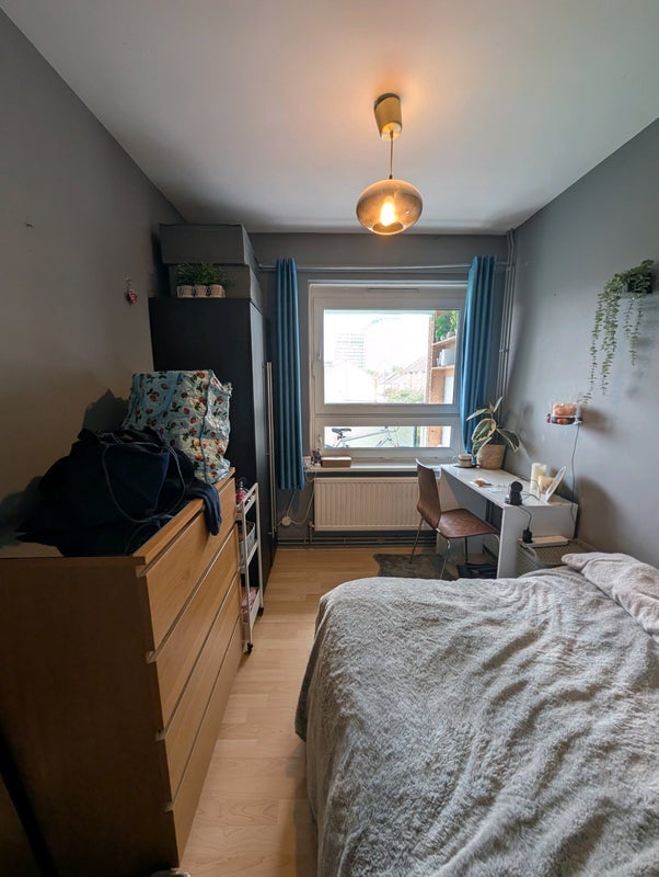 Room Field Road in Greater London