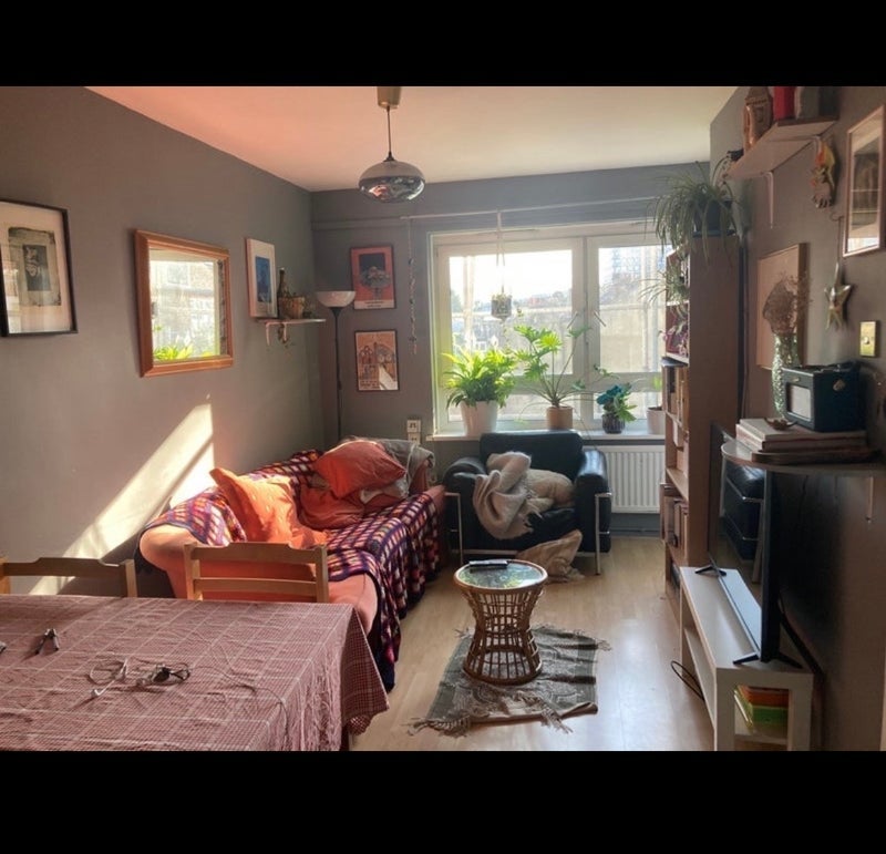 Room Field Road in Greater London