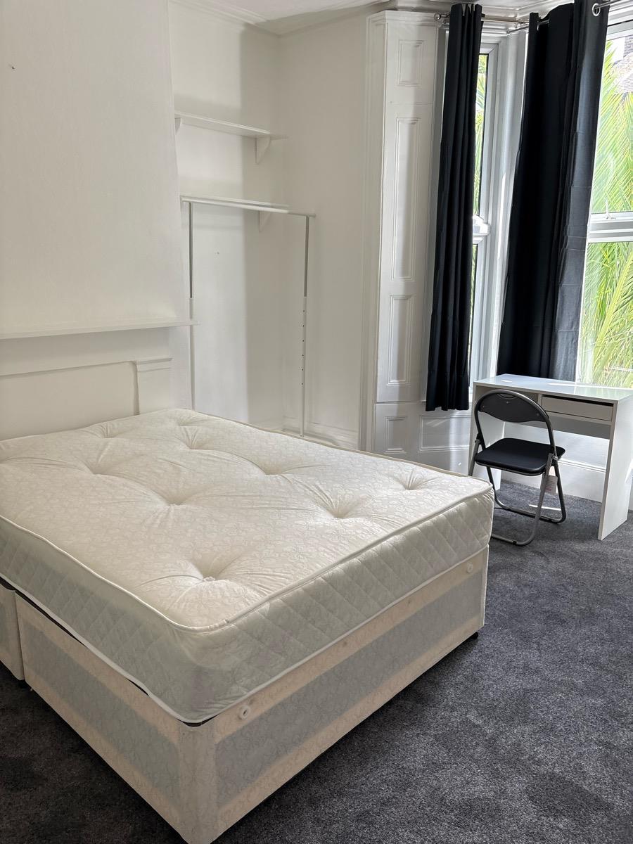 House Kings Grove in Greater London