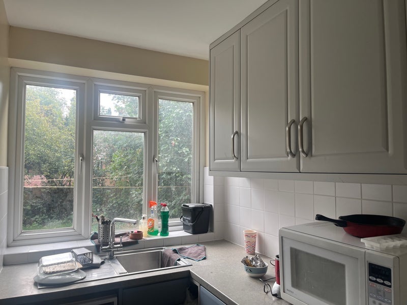 Room Violet Lane in Greater London