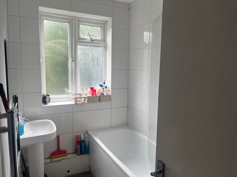 Room Violet Lane in Greater London
