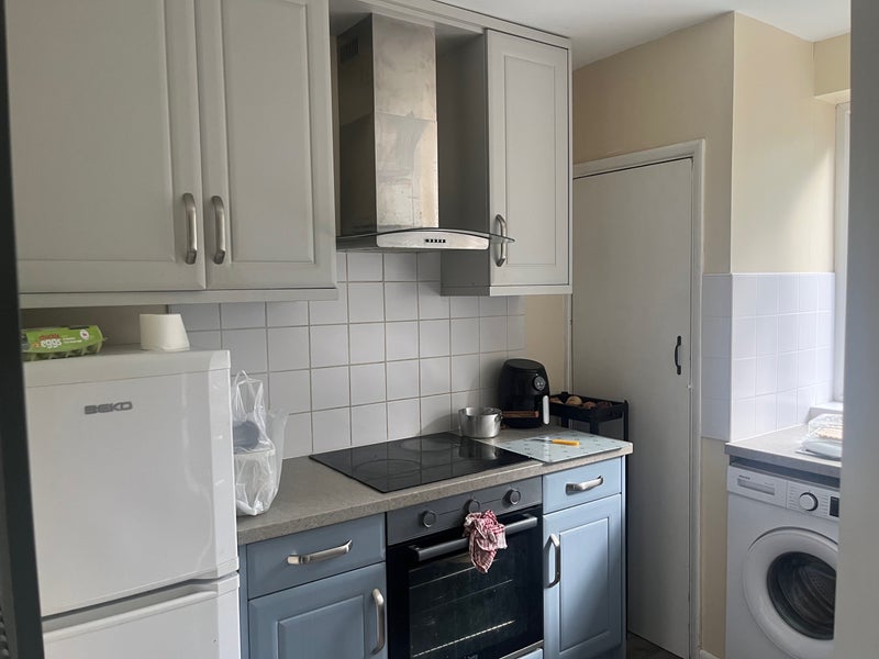 Room Violet Lane in Greater London