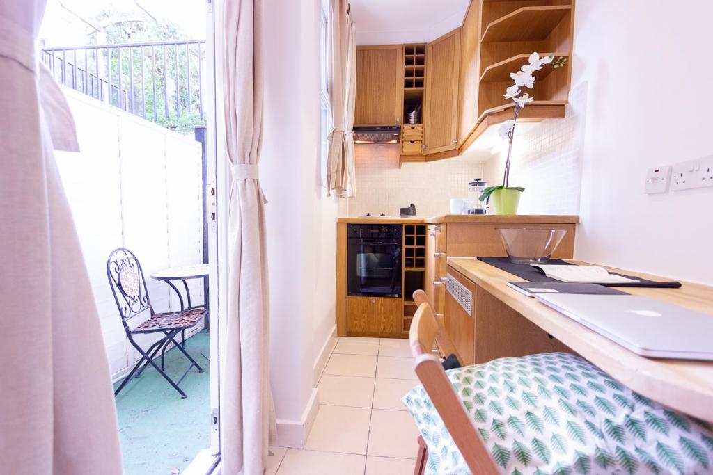 Flat Penywern Road in Greater London