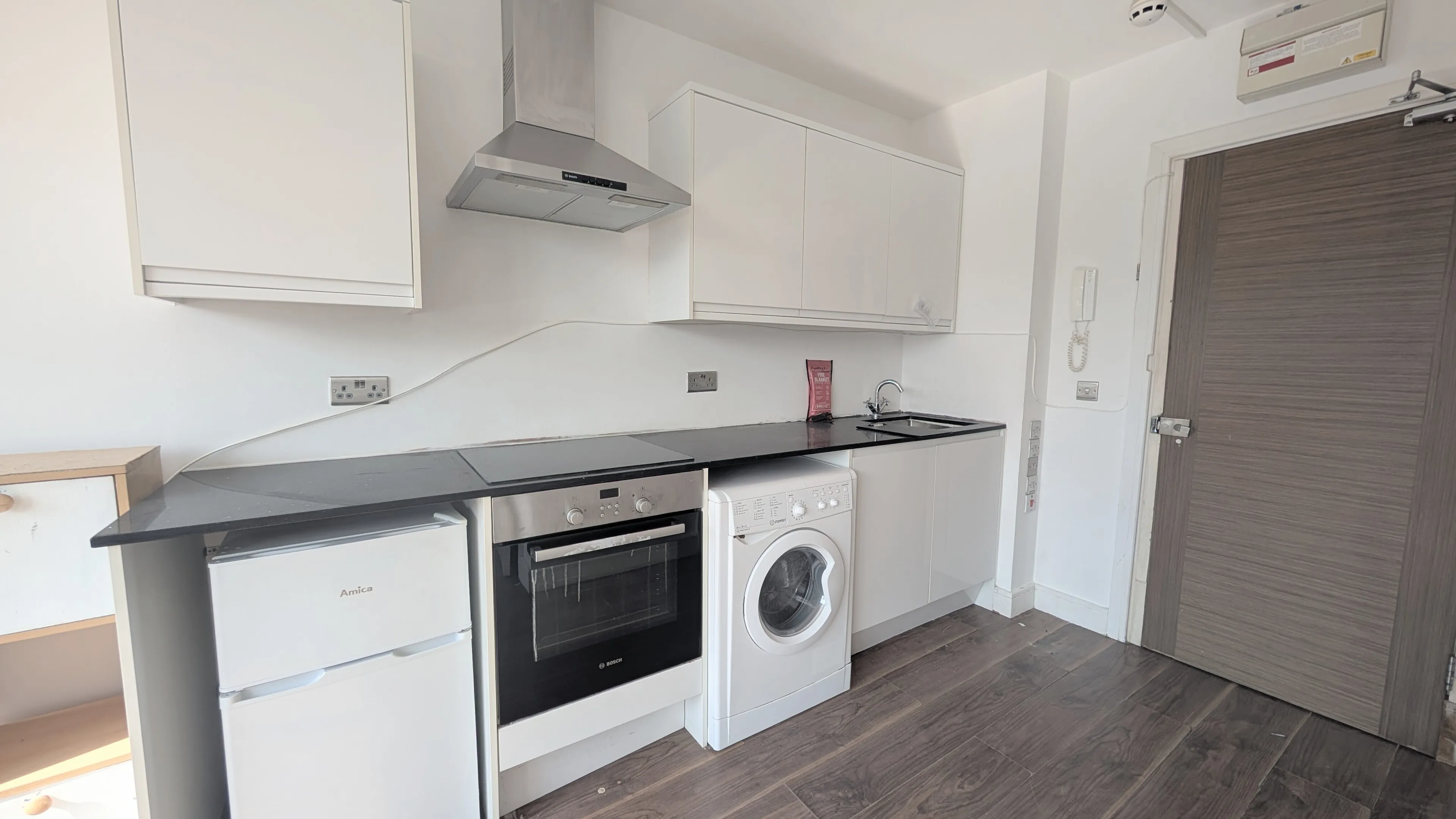 Flat Elmgrove Road in Greater London