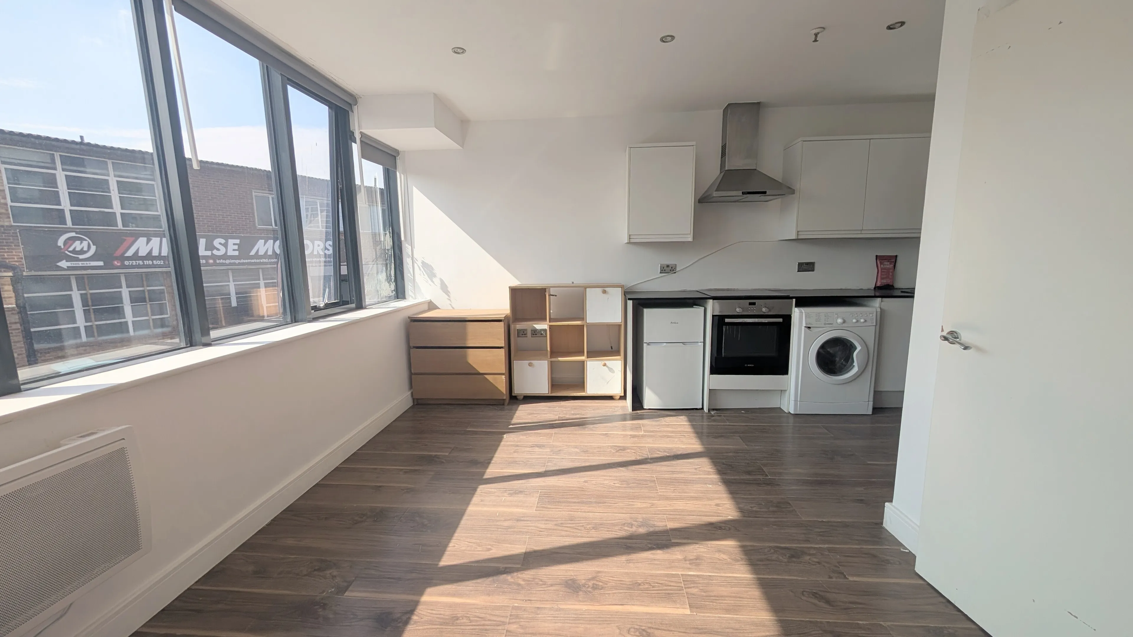 Flat Elmgrove Road in Greater London