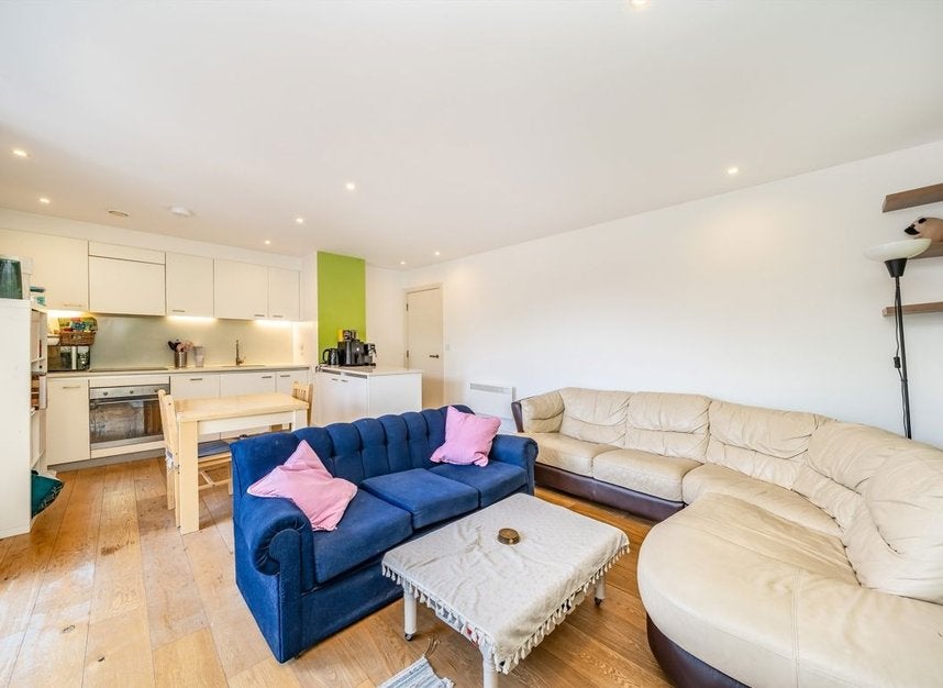 Flat Tiltman Place in Greater London