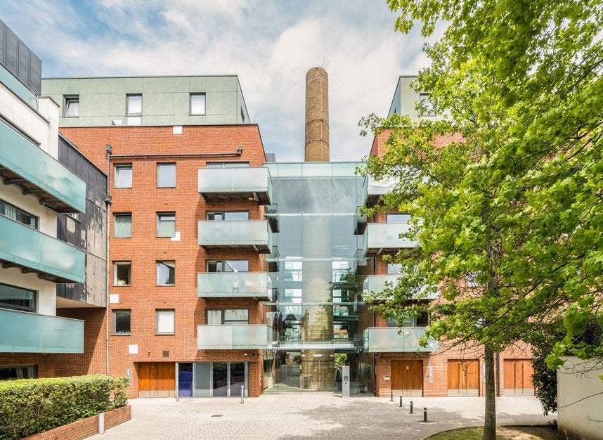 Flat Tiltman Place in Greater London