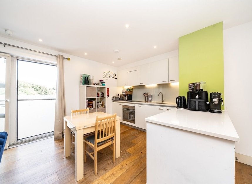 Flat Tiltman Place in Greater London