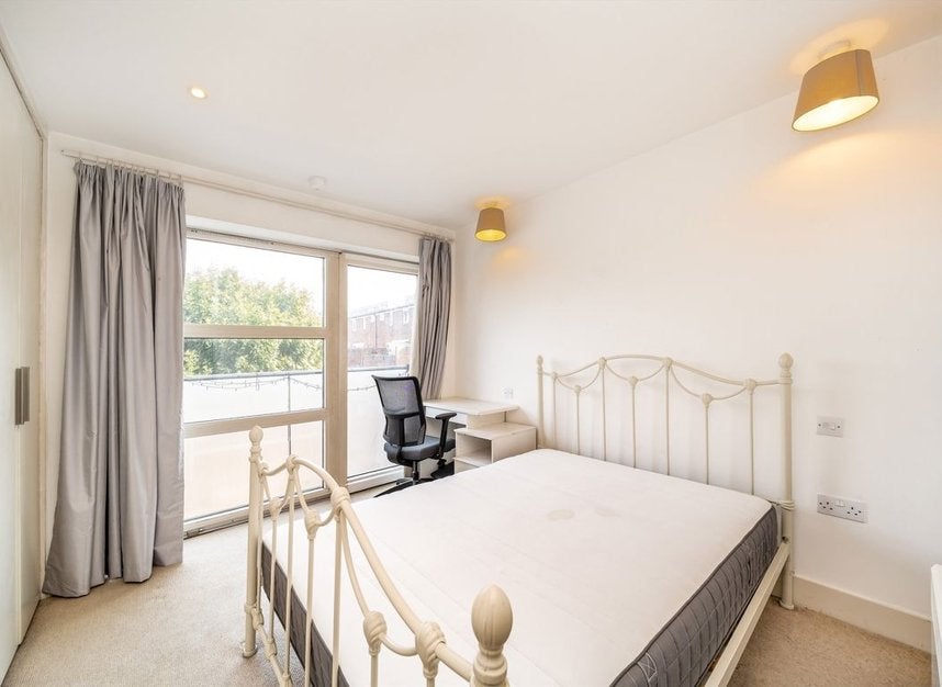 Flat Tiltman Place in Greater London