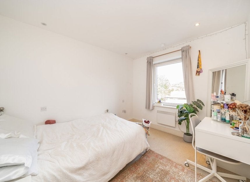 Flat Tiltman Place in Greater London