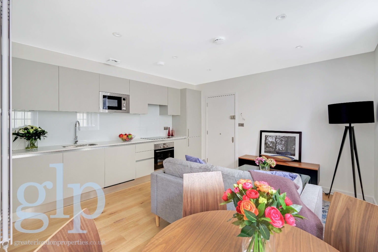 Flat Alleyn Court in City of Westminster