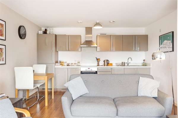 Flat Sillavan Way in Salford