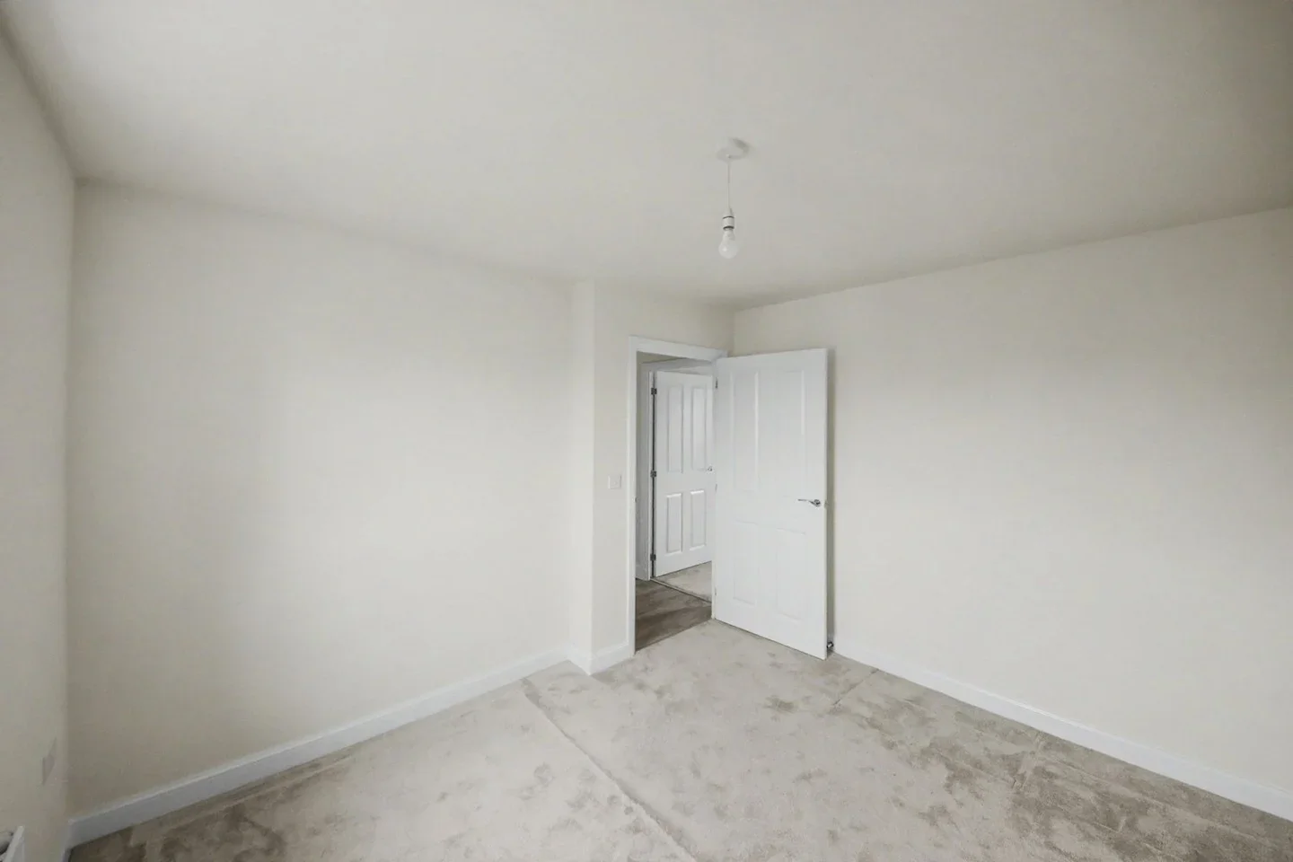 Flat Ingatestone Road in Greater London