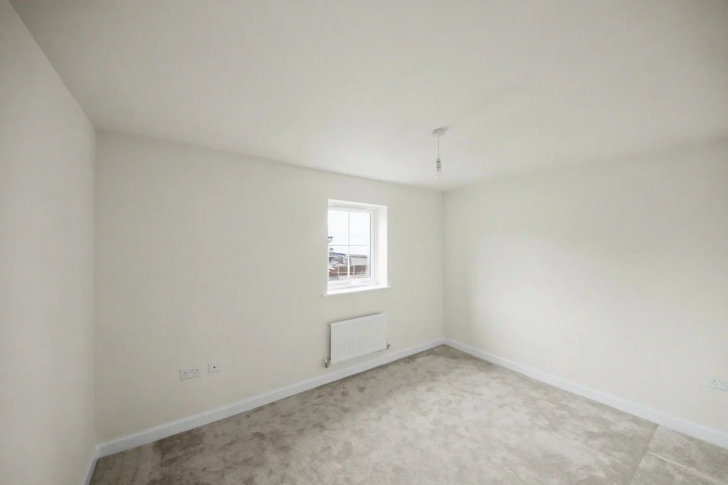Flat Ingatestone Road in Greater London