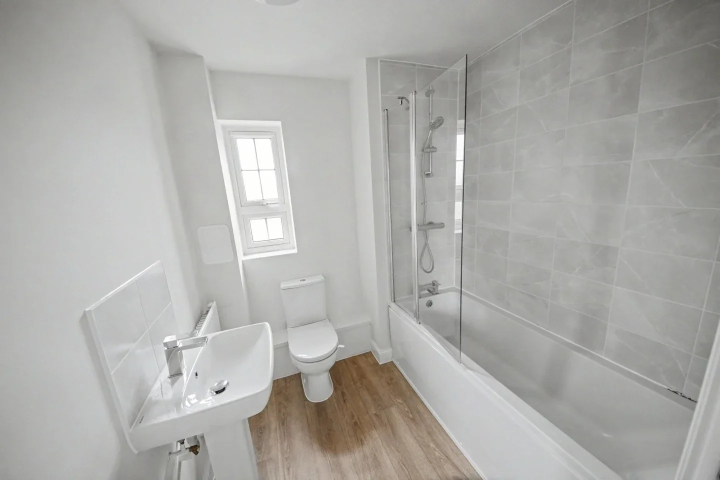Flat Ingatestone Road in Greater London