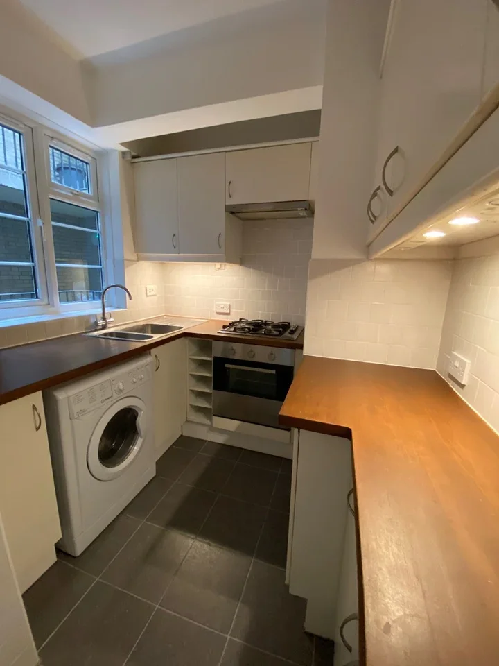 Flat West End Lane in Greater London