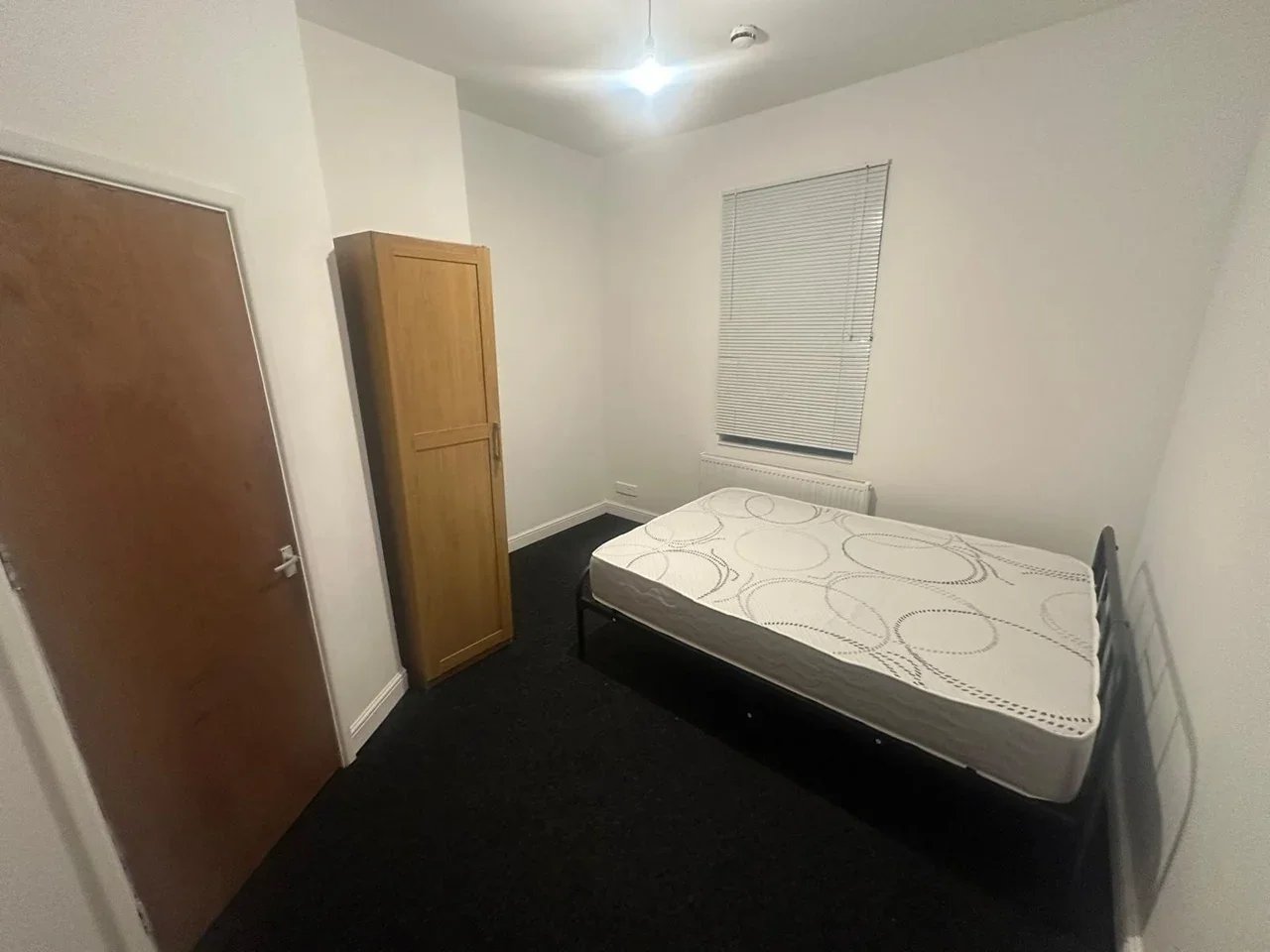 Room Peterson Road in Wakefield