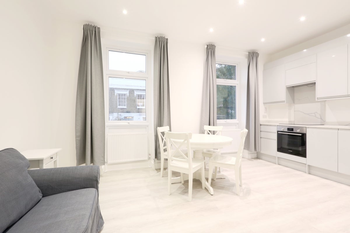 Flat Rochester Road in Greater London