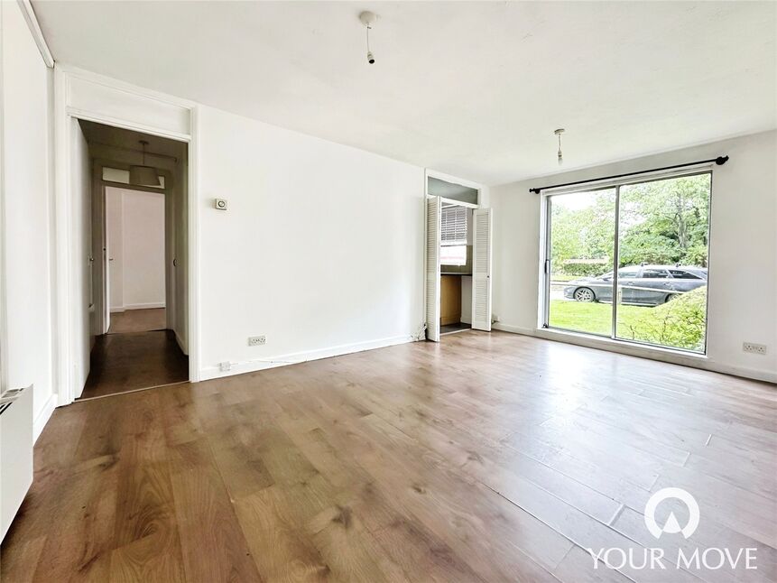 Flat Marlowe Gardens in Greater London