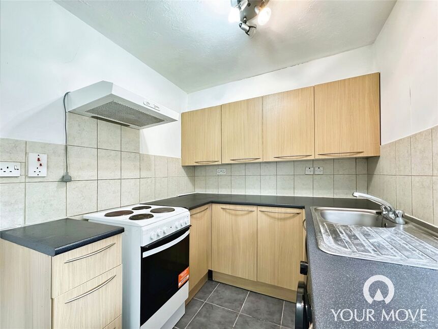 Flat Marlowe Gardens in Greater London