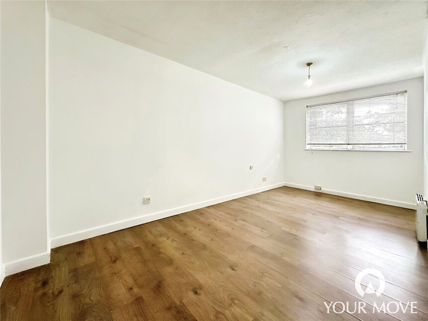 Flat Marlowe Gardens in Greater London
