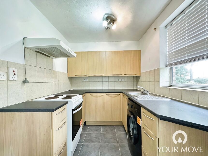 Flat Marlowe Gardens in Greater London