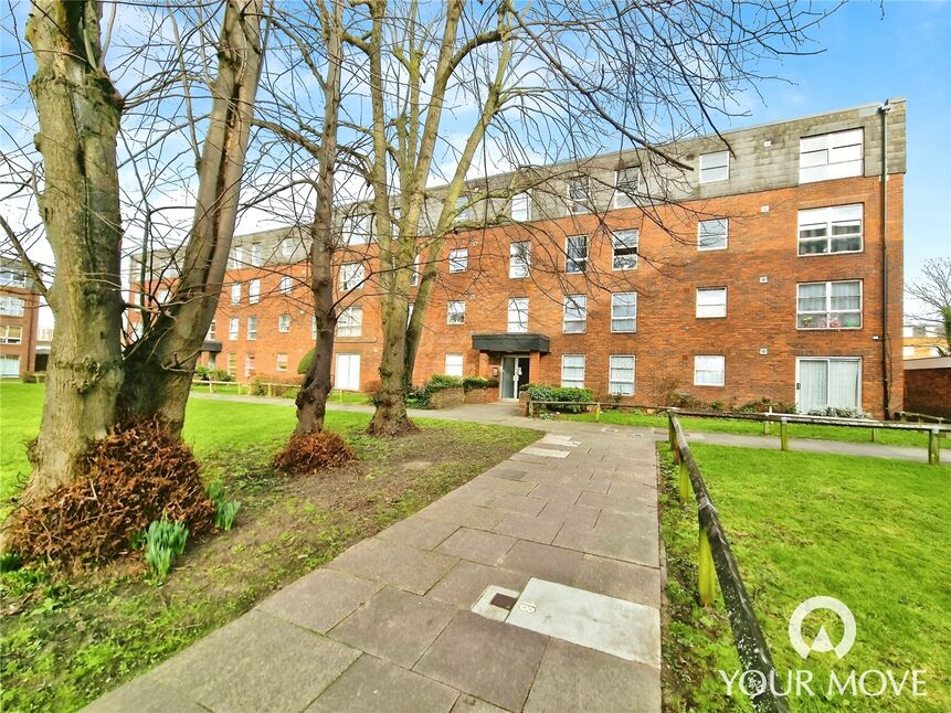 Flat Marlowe Gardens in Greater London