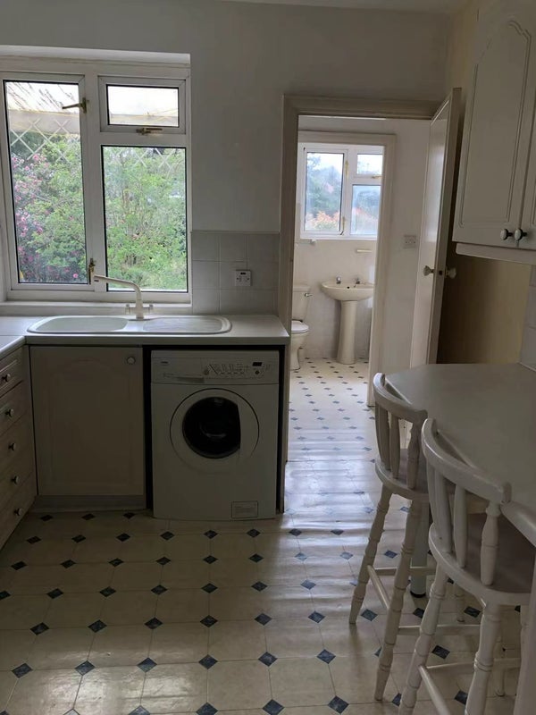 Room Connell Crescent in Greater London