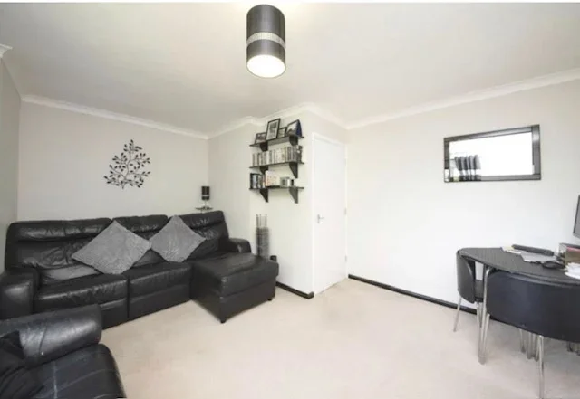 Flat Turnberry Court in Three Rivers