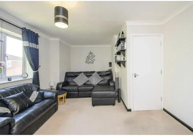 Flat Turnberry Court in Three Rivers