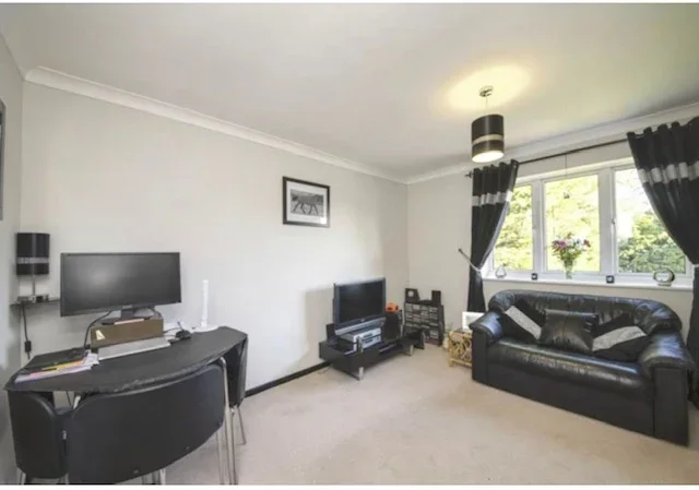 Flat Turnberry Court in Three Rivers