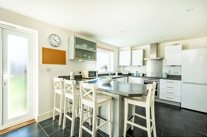 Room Wraysbury Drive in Greater London