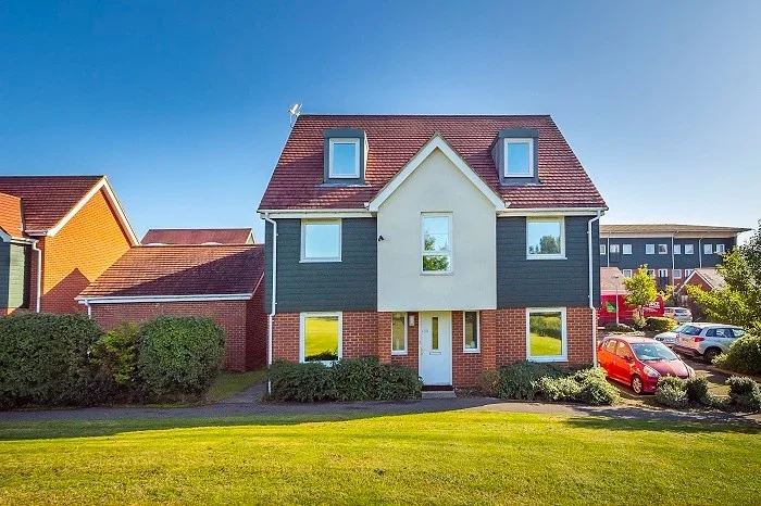 Room Wraysbury Drive in Greater London