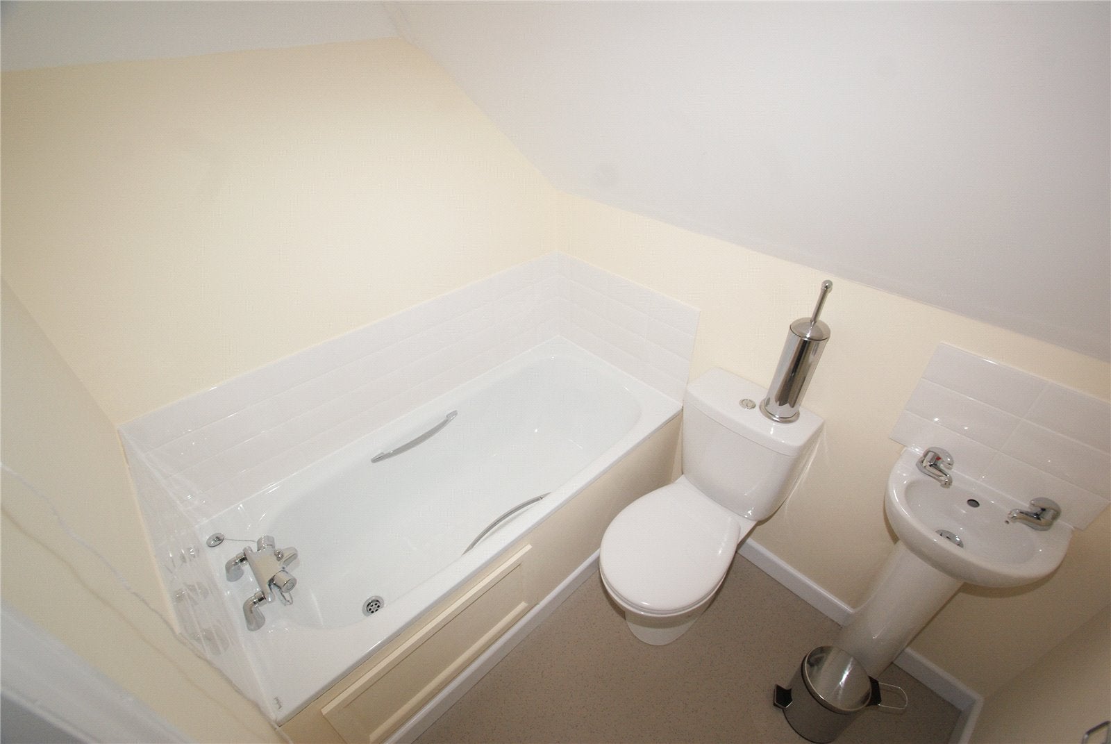 Room Elmdale Road in Bristol