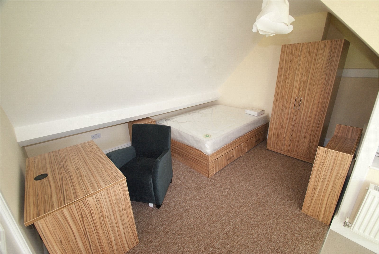 Room Elmdale Road in Bristol