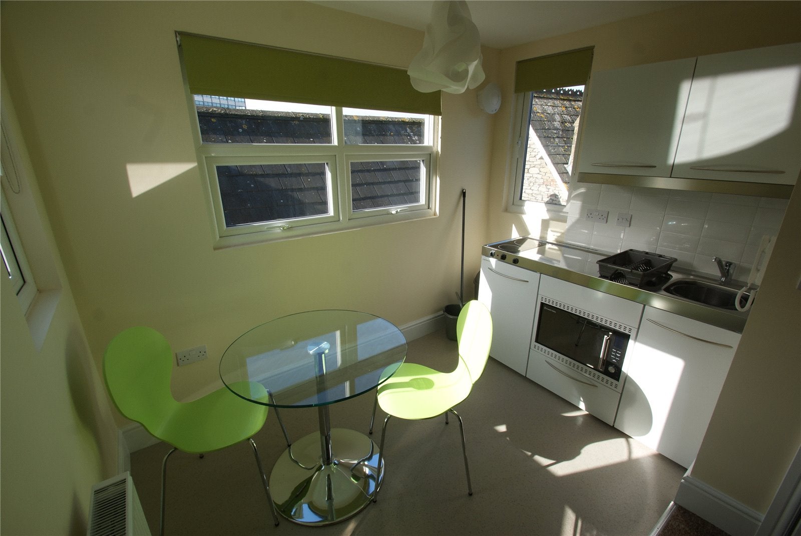 Room Elmdale Road in Bristol