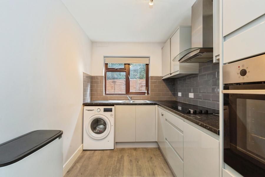 Flat Parsley Close in Aston Clinton