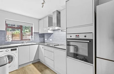 Flat Parsley Close in Aston Clinton
