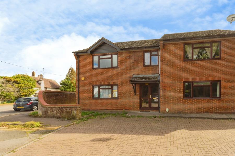 Flat Parsley Close in Aston Clinton