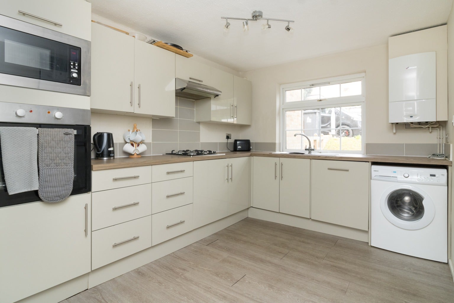 Room Hovenden Close in Canterbury