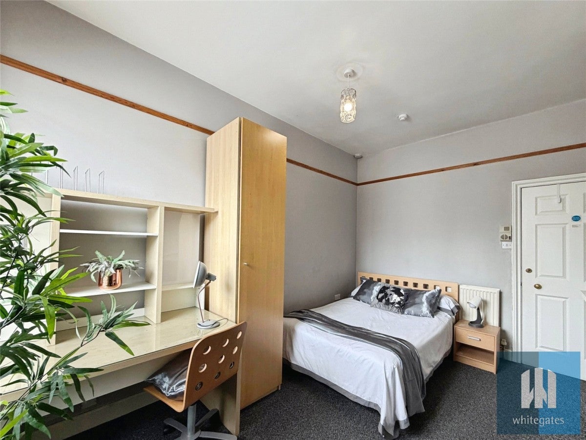 Room Fitzwilliam Street in Kirklees