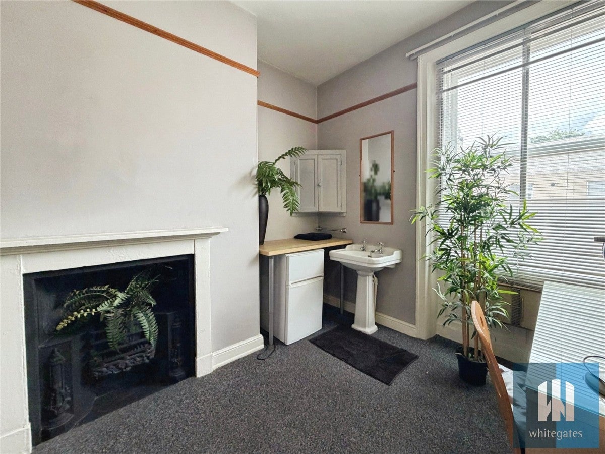 Room Fitzwilliam Street in Kirklees