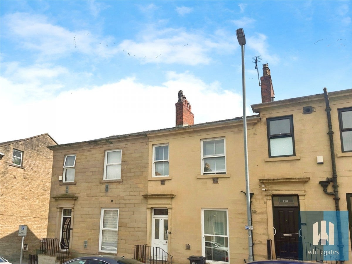 Room Fitzwilliam Street in Kirklees
